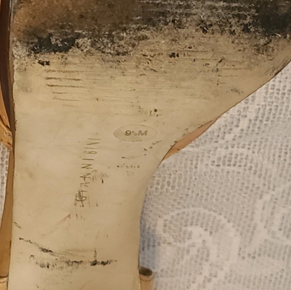 Very loved Gianni Bini Neutral high heel - Picture 7 of 7